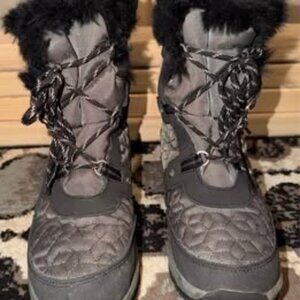 Women’s Black/Grey BearPaw Waterproof Fuzzy Winter Snow Boots Size 9